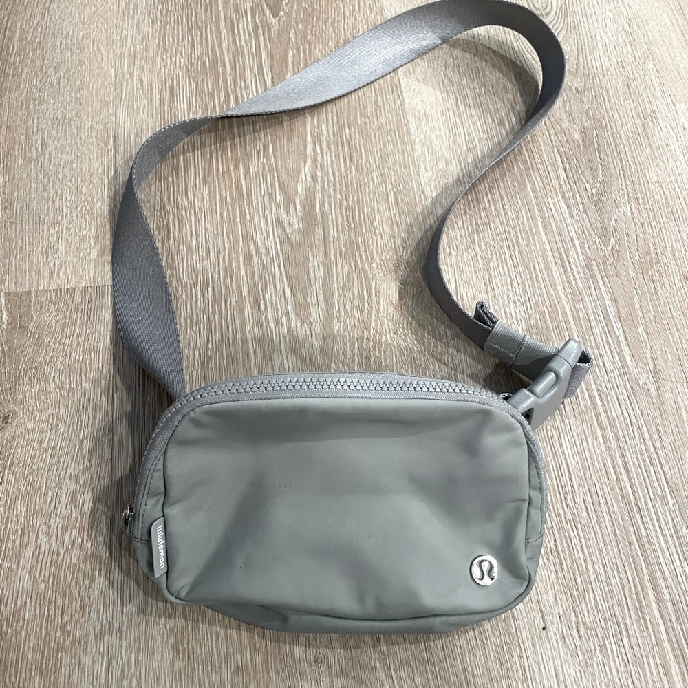 Lululemon Everywhere Belt Bag 1L